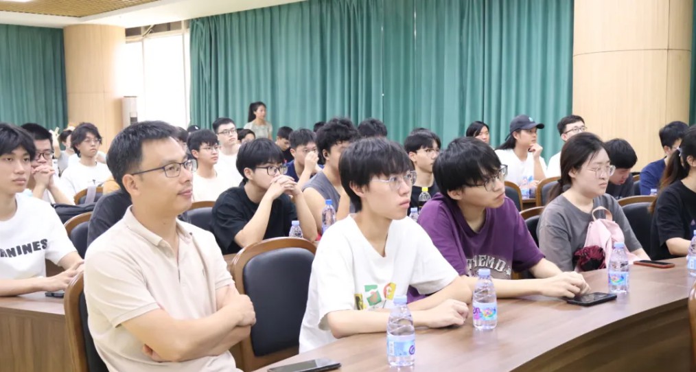 伟德体育世界杯携手深大师生共启2024实践探索之旅