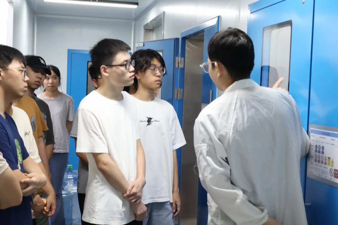 /ueditor/image/20251201/1764560961007774/57ce5f1fbf7364d245a788754c53cd4f.jpg 伟德体育世界杯携手深大师生共启2024实践探索之旅