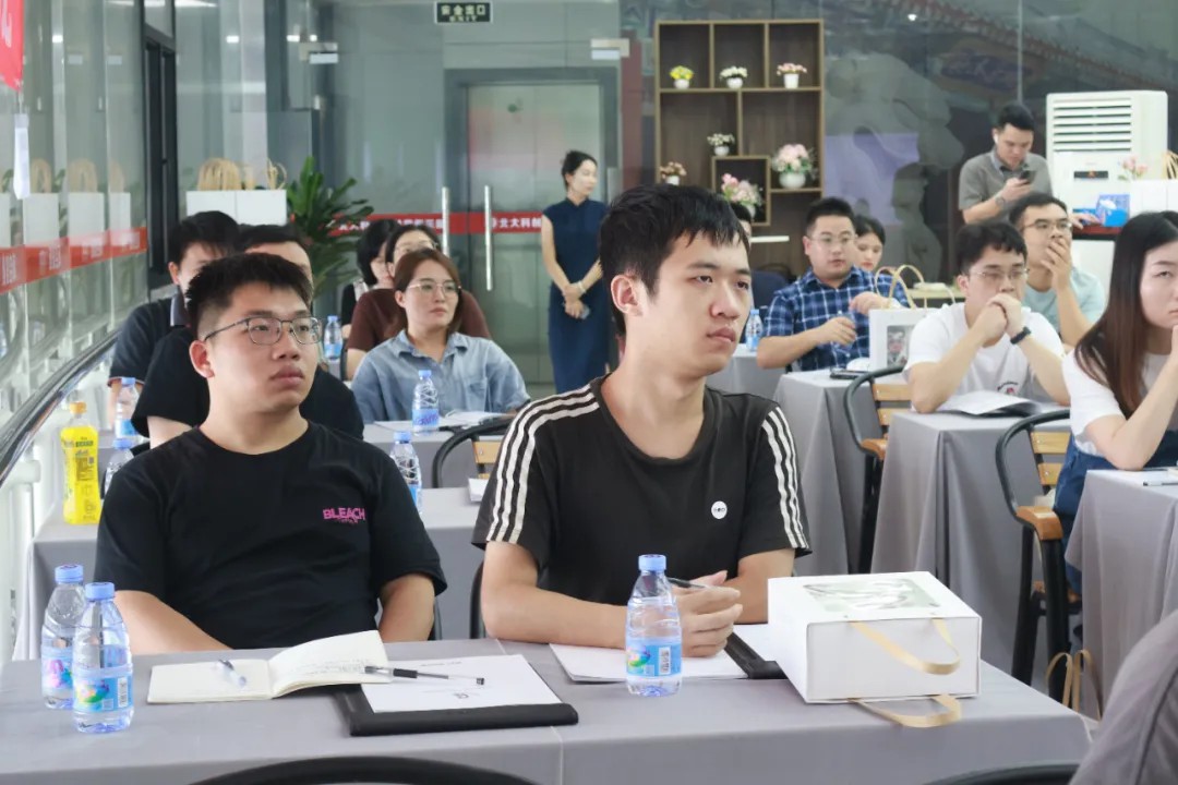 /ueditor/image/20251201/1764561622697640/d8abf18fded91ed2ea0ce48920683dc1.jpg 2024伟德体育世界杯深圳“芯聚智汇”技术沙龙